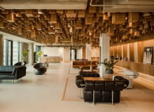 1 miejsce konkursu ART in Architecture festival 2022 w kategorii "biuro": Pracownia MIXD oraz Inwestor Echo Investment S.A. biuro Echo Investment w Warszawie z pracami Martyny Berger, Nikodema Szpunara, Macieja Błaźniaka oraz międzynarodowej grupy architektów zrzeszonych przez serwis Desplans.