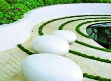 Wszystkie elementy architektury zostały tu wykonane z betonu. W rezultacie powstał jasny, nowoczesny zakątek. Wszystkie elementy architektury zostały tu wykonane z betonu. W rezultacie powstał jasny, nowoczesny zakątek.