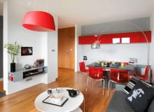 W tym wnętrzu zamieszkał student. Jednak wbrew pierwszemu skojarzeniu nie ma tu tymczasowych rozwiązań ani przypadkowych mebli. Gospodarz dostał mieszkanie w prezencie od rodziców na nowe, dorosłe życie, dlatego zostało urządzone tak, by kiedyś mogła w nim mieszkać rodzina. <BR /> MIESZKANIE. Drzwi wejściowe i ścianę wokół nich wykończono dębowym fornirem. Na podłodze - dębowy parkiet. Kąt jadalny został zaaranżowany na zasadzie łączenia kontrastów: przy czarnym stole stoją krzesła z czerwonymi oparciami. Czerwone fronty wiszącej szafki, zrobione ze szkła lacobel, wyróżniają się na tle jasnej ściany. W tym wnętrzu zamieszkał student. Jednak wbrew pierwszemu skojarzeniu nie ma tu tymczasowych rozwiązań ani przypadkowych mebli. Gospodarz dostał mieszkanie w prezencie od rodziców na nowe, dorosłe życie, dlatego zostało urządzone tak, by kiedyś mogła w nim mieszkać rodzina. <BR /> MIESZKANIE. Drzwi wejściowe i ścianę wokół nich wykończono dębowym fornirem. Na podłodze - dębowy parkiet. Kąt jadalny został zaaranżowany na zasadzie łączenia kontrastów: przy czarnym stole stoją krzesła z czerwonymi oparciami. Czerwone fronty wiszącej szafki, zrobione ze szkła lacobel, wyróżniają się na tle jasnej ściany.