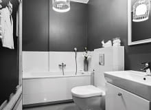 ŁAZIENKA. Pani Monika miała nietypowe marzenie - chciała, by jej łazienka nawiązywała do wyglądu ulic przedwojennego Białegostoku. Stąd kolor ścian inspirowany bardziej frontami kamienic niż ich wnętrzami oraz lampa w ażurowym metalowym abażurze, przypominająca latarnię uliczną. ŁAZIENKA. Pani Monika miała nietypowe marzenie - chciała, by jej łazienka nawiązywała do wyglądu ulic przedwojennego Białegostoku. Stąd kolor ścian inspirowany bardziej frontami kamienic niż ich wnętrzami oraz lampa w ażurowym metalowym abażurze, przypominająca latarnię uliczną.