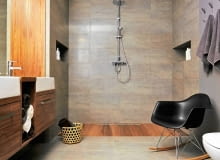 Otwarty natrysk. W tej łazience strefę z prysznicem wydzielono tylko optycznie, układając inny rodzaj podłogi niż w pozostałej części pomieszczenia. Często jednak w całym wnętrzu układa się jednakową posadzkę. UWAGA ! PONOWNA PUBLIKACJA WYLACZNIE ZA ZGODA WLASCICIELI DOM , WNETRZA , LAZIENKA PROJEKT WNETRZA : WERONIKA STEFFEN - LOTARSKA I OLGA JANUSZKIEWICZ / PRACOWNIA V PROJEKT STYLIZACJA JOANNA WOYDA FOT. LUKASZ KOZYRA PUBLIKACJA CZTERY KATY NR 2 (281) - 2 2015 SLOWA KLUCZOWE: WNETRZE LAZIENKA ZDJĘCIE DO WKŁADKI: PUBLIKACJA CZTERY KATY NR 2 (281) - CZASOPISMA