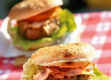 15.05.2006 WARSZAWA , SESJA JEDZENIE , GRILL W OGRODZIE