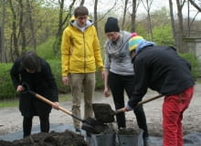 16 kwietnia łopaty poszły w ruch (Królikarnia Nieużytki Sztuki) Królikarnia Nieużytki sztuki