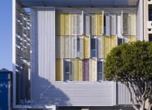 Step Up on 5th w Santa Monica w Kalifornii, czyli dom dla ludzi powracających na łono społeczeństwa. Projekt biura Pugh Scarpa otrzymał nagrodę w kategorii mieszkalnictwo specjalne w konkursie 2010 Housing Awards konkurs, fasada, usa, budynek