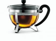 <B>KUCHNIA. Wydobędą z liści herbacianych cały smak i zapach. Ucieszą przy tym nie tylko podniebienie, ale i oko.</B> <BR>czerwonamaszyna.pl, szkło, stal i tworzywo sztuczne, poj. 1,5 l, 106 zł