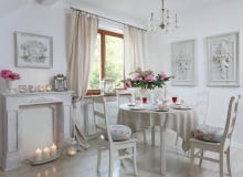 Gdy przed laty pani Agnieszka próbowała odtworzyć w swoim mieszkaniu klimat prowansalskich wnętrz, nie miała łatwego zadania - długo szukała odpowiednich rzeczy i sama je odnawiała. Wtedy jeszcze nie podejrzewała, że ta nowa pasja wkrótce stanie się jej sposobem na życie. <BR /> MIESZKANIE. prowansalskie wnętrze trudno sobie wyobrazić bez kominka. Tutaj musiała go zastąpić atrapa. salon, białe wnętrza, aranżacja wnętrz