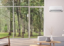 Nowoczesne, dobrej klasy klimatyzatory działają tak, że chłodne powietrze jest równomiernie rozprowadzane w pomieszczeniu. Dzięki temu nie powstają przeciągi Nowoczesne, dobrej klasy klimatyzatory działają tak, że chłodne powietrze jest równomiernie rozprowadzane w pomieszczeniu. Dzięki temu nie powstają przeciągi