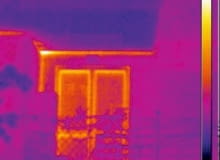 Zdjęcie termowizyjne (termogram) domu Zdjęcie termowizyjne (termogram) domu