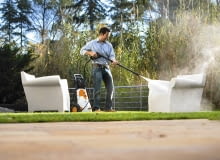 Białe meble ogrodowe