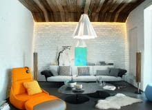 W części wypoczynkowej strefy dziennej sofa firmy Arper. Lampy spódniczki marki Delta Light zaprojektował Tim Van Steenbergen. Obraz Mariusza Andryszczyka.