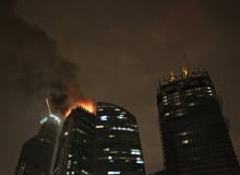 Płonący wieżowiec znajduje się w biznesowej części Moskwy. Płonący wieżowiec znajduje się w biznesowej części Moskwy.