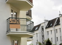 Stancja w Olsztynie kosztuje około 1 tys. zł miesięcznie. 03.07.2013 Olsztyn . Ogloszenie stancji do wynajecia na balkonie bloku przy ul. Iwaszkiewicza . Fot. Przemyslaw Skrzydlo / Agencja Gazeta DLOOL Strony Lokalne Olsztyn SLOWA KLUCZOWE: stancja wynajem studenci mieszkanie ZDJĘCIE DO WKŁADKI: DLOOL Strony Lokalne Olsztyn