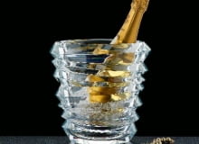 Zimny kryształ. Pojemnik do chłodzenia szampana 'Slice', wykonany z najwyższej jakości niemieckiego szkła kryształowego, 599 zł, dostępny w salonach Rosenthal, Nachtmann Zimny kryształ. Pojemnik do chłodzenia szampana 'Slice', wykonany z najwyższej jakości niemieckiego szkła kryształowego, 599 zł, dostępny w salonach Rosenthal, Nachtmann