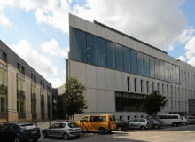 Nowy gmach Akademii Sztuk Pięknych na warszawskim Powiślu 22.08.2014 Warszawa , ul. Wybrzeze Kosciuszkowskie . Nowy i stary budynek ASP . Fot. Franciszek Mazur / Agencja Gazeta SLOWA KLUCZOWE: architektura Akademia Sztuk Pieknych ZDJĘCIE DO WKŁADKI: DLOWA Strony Lokalne Warszawa