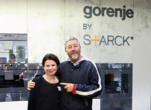 Philippe Starck z Ewą Maciąg, dziennikarką "Domu & Wnętrza" na targach IFA w Berlinie Philippe Starck z Ewą Maciąg, dziennikarką "Domu & Wnętrza" na targach IFA w Berlinie