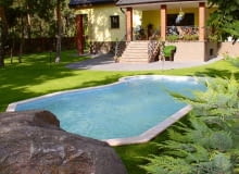 Jeśli basen znajduje się w miejscu dobrze nasłonecznionym, woda z łatwością nagrzewa się sama. W basenie zacienionym przez większą część dnia wodę trzeba często podgrzewać. DO JEDNORAZOWEJ PUBLIKACJI