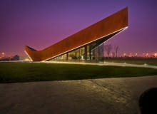 `V` - salon pokazowy firmy Vanke, Tianjin, proj. Ministry of Design, 2011 `V` - salon pokazowy firmy Vanke, Tianjin, proj. Ministry of Design, 2011