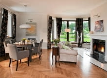 salon z kominkiem, aranżacja wnętrz, białe wnętrza