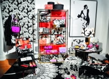 Biało-czarne desenie zaprojektowane przez Florence Broadhurst wykorzystała w swojej kolekcji amerykańska projektantka mody Kate Spade. Biało-czarne desenie zaprojektowane przez Florence Broadhurst wykorzystała w swojej kolekcji amerykańska projektantka mody Kate Spade.