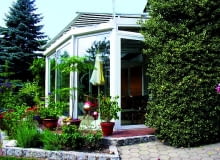 Przed nagrzewaniem najskuteczniej chronią osłony montowane na zewnątrz ogrody zimowe