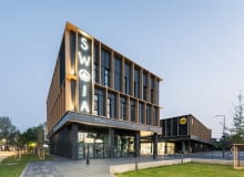 Centrum Handlowe Swoja Olimpia. Proj. PAG - Pracownia Architektury Głowacki. I miejsce w kategorii "budynek użyteczności publicznej" i Grand Prix