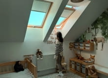 Głównym zadaniem rolet wewnętrznych do okien dachowych jest dekoracja pomieszczenia. Poza tą podstawową funkcją oferują jeszcze wiele udogodnień – tj. chronią przed promieniami UV czy pozwalają kontrolować ilość światła wpadającego do pomieszczenia.