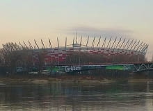 Most średnicowy znika pod wielką reklamą piwa