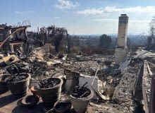 Kesler House projetu Richarda Neutry spłonął doszczętnie Kesler House projetu Richarda Neutry spłonął doszczętnie