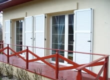 Nowoczesne okiennice do drzwi balkonowych, wykonane przez firmę Yest okiennice