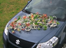 Samochód do ślubu. Dekoracja "w sieci" 19.06.2011 WARSZAWA SESJA BUKIETY DEKORACJE SLUBNE SAMOCHODOW KOMPOZYCJE DEKORACJE SZKOLA EWY SKUTNIK DLA CZASOPISMA BUKIETY FOT. ARKADIUSZ SCICHOCKI / AGENCJA GAZETA