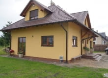 Elewację powinno się malować dwukrotnie. Zdaniem fachowców jedna warstwa farby wystarczająco jej nie chroni