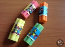 Chińskie gumki zapachowe, choć ścierały kiepsko były prawdziwym hitem. Każdy uczeń chciał mieć choć jedną w piórniku. Pachniały bardzo intensywnie! PRL, szkoła w PRL, szkolne akcesoria PRL, przybory szkolne PRL