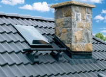 Wyłaz kominowy nie tylko umożliwia bezpieczny dostęp do komina, ale także doświetla poddasze Wyłaz kominowy