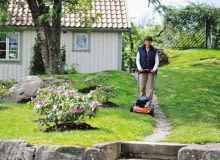 Trawnik wymaga systematyczności, wiedzy i wyczucia. Odwdzięczy się nam gęstością, wyrazistą barwą i długim życiem koszenie trawnika,koszenie trawy,trawnik,kosiarka do trawy