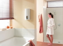 Elektryczne podgrzewacze wody zwykle stosuje się w domach ogrzewanych kotłami na paliwa stałe lub kominkami Elektryczne podgrzewacze wody zwykle stosuje się w domach ogrzewanych kotłami na paliwa stałe lub kominkami