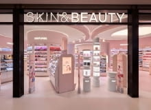 Drogeria, perfumeria i salon beauty w jednym. Dlaczego sklepy łączą dziś coraz więcej funkcji?