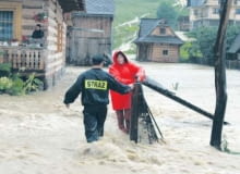 Kiedy wylewa rzeka, właściciele domów są bezradni Kiedy wylewa rzeka, właściciele domów są bezradni