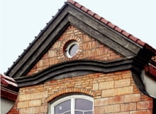 Gzyms wieńczący wykonany jako monolityczny Gzyms wieńczący wykonany jako monolityczny