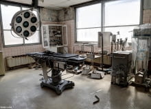 Opuszczony szpital znajduje się na wyspie Hokkaido, kilka godzin podróży samochodem od Sapporo. Placówka specjalizowała się w leczeniu metodami niekonwencjonalnymi. Szpital jednak popadł w tarapaty finansowe i kilkanaście lat temu został zamknięty. Opuszczony szpital na wyspie Hokkaido w Japonii