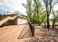 Pawilon plażowy nad Wisłą, w pobliżu Stadionu Narodowego. Od maja będzie go prowadzić właściciel klubu "1500 m2 do wynajęcia". 22.04.2014 Warszawa , Wybrzeze Szczecinskie . Pawilon przy Stadionie Narodowym . Fot. Bartosz Bobkowski / Agencja Gazeta SLOWA KLUCZOWE: Pawilon Stadion Narodowy