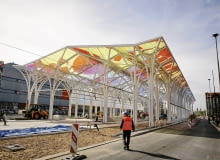 Nowa wiata tramwajowa na trasie W-Z w Łodzi 02.10.2015 Lodz . Wiata przystanku Centrum Przesiadkowe przy ulicy Mickiewicza . Fot. Tomasz Stanczak / Agencja Gazeta SLOWA KLUCZOWE: /FR/