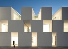 Dom starców w Alcácer do Sal, Portugalia, proj. Aires Mateus Arquitectos, 2010