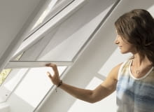 Moskitiera wykonana jest z prawie niewidocznego, wysokiej jakości przezroczystego materiału. Nie wpuszcza owadów do pomieszczenia, nie ograniczając widoku ani dostępu świeżego powietrza. Moskitiera wykonana jest z prawie niewidocznego, wysokiej jakości przezroczystego materiału. Nie wpuszcza owadów do pomieszczenia, nie ograniczając widoku ani dostępu świeżego powietrza.