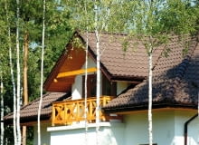 Kolor podbitki, niezależnie od materiału, z którego jest wykonana, może być dopasowany np. do stolarki okiennej, balustrad albo innych elementów elewacji Kolor podbitki, niezależnie od materiału, z którego jest wykonana, może być dopasowany np. do stolarki okiennej, balustrad albo innych elementów elewacji