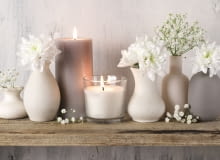 Świece - aranżacja z kwiatami świece