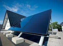 W naszych warunkach klimatycznych instalację solarną wykorzystuje się przede wszystkim do podgrzewania wody do mycia lub w przydomowym basenie kolektory słoneczne