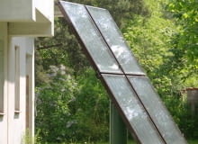 Działanie systemu solarnego jest bardzo proste: krążąca w kolektorach specjalna ciecz ogrzewa się od słońca i jest transportowana do zasobników, gdzie nagrzewa zgromadzoną tam wodę. 23.05.2004 WARSZAWA - RADOSC , UL. HUFCOWA