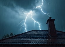 Dach musi być bezpieczny. Co się dzieje kiedy zawodzi? Dach musi być bezpieczny. Co się dzieje kiedy zawodzi?