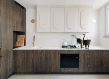 Nowoczesny azyl: mieszkanie na Pradze pełne kolorów, elegancji i... kotów