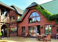 W domach, w których ściany są z ceramiki, polecane są też stropy gęstożebrowowe z ceramicznych pustaków wypełniających przestrzenie między belkami. W domach, w których ściany są z ceramiki, polecane są też stropy gęstożebrowowe z ceramicznych pustaków wypełniających przestrzenie między belkami.